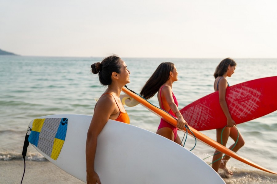 Comment apprendre le surf : un voyage vers la maîtrise des vagues