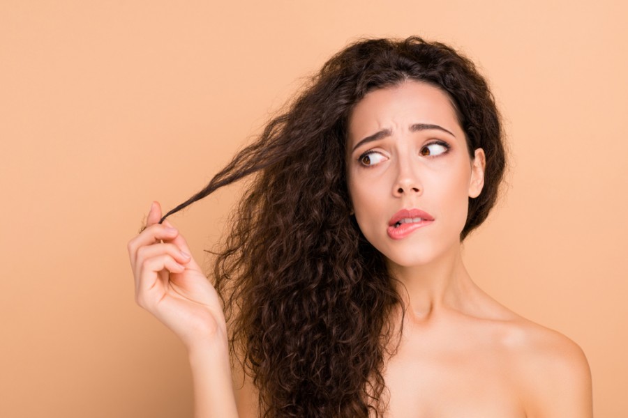 Cheveux élastique : comment les réparer efficacement ?