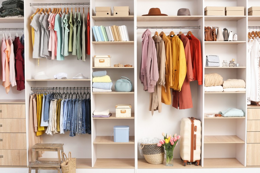 Comment organiser efficacement votre dressing et optimisez l'espace